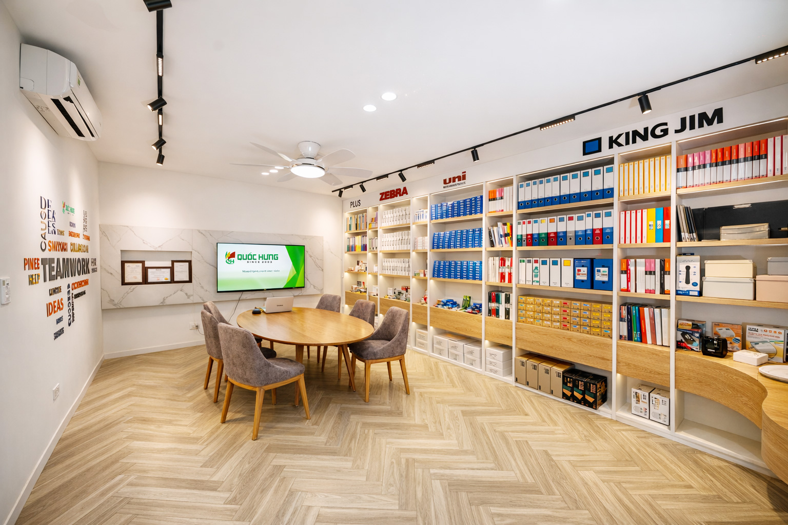 Van phong pham quoc hung